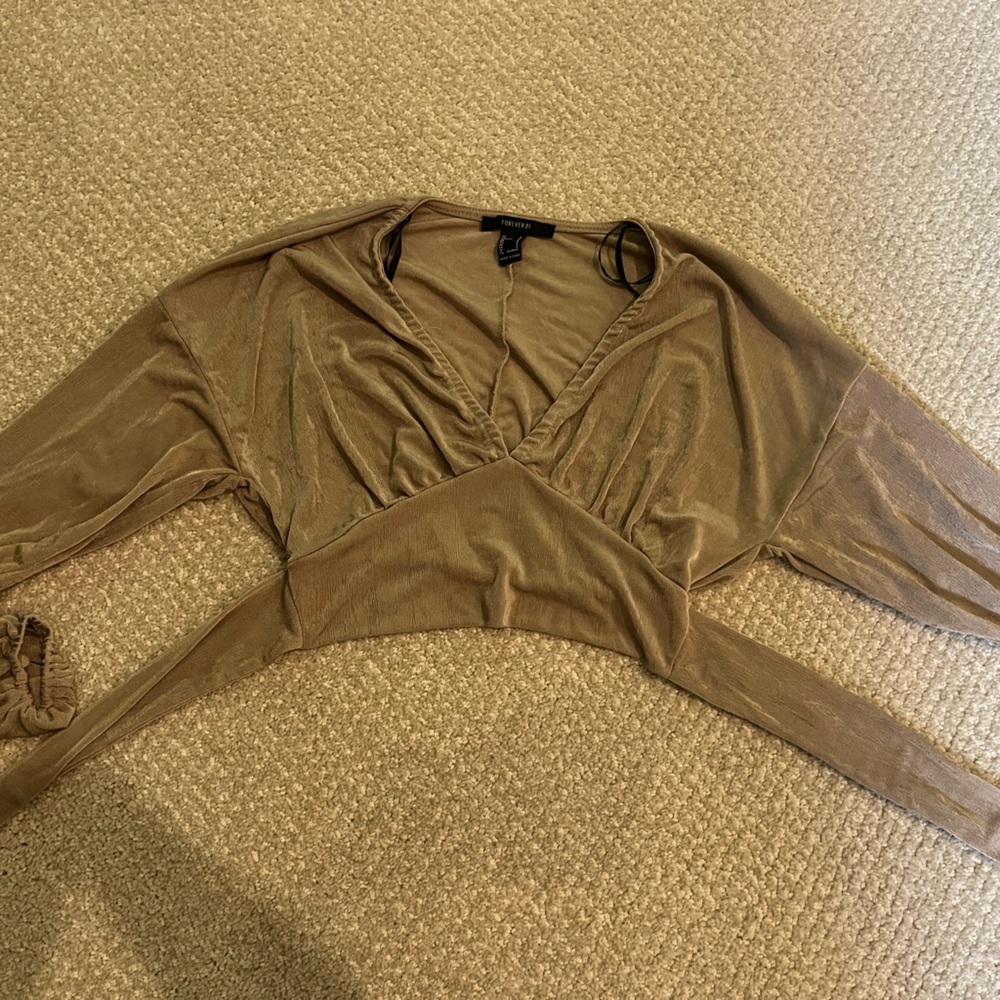 Small Forever 21 long sleeve crop top